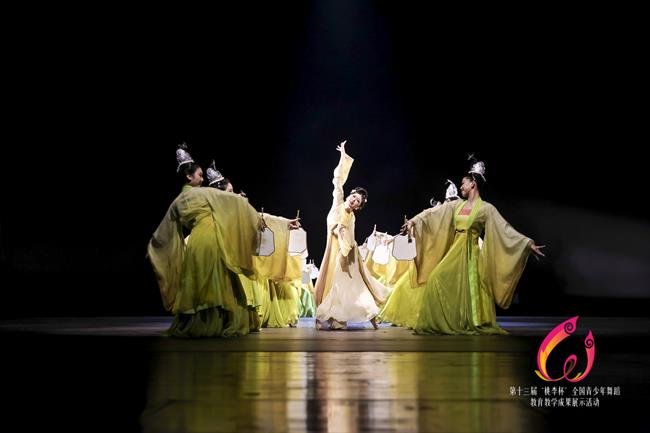 群舞《眾里尋他》等7項(xiàng)目入圍第十三屆“桃李杯”展演.jpg